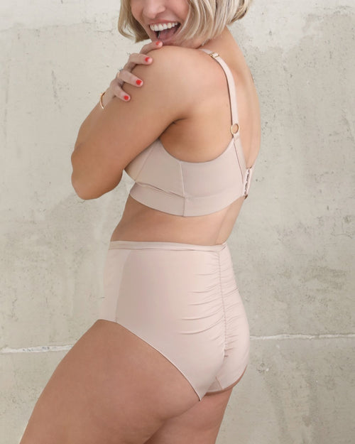 Latte & detail shot of the seamless lightweight underwear fabric and the soft 100% cotton lining