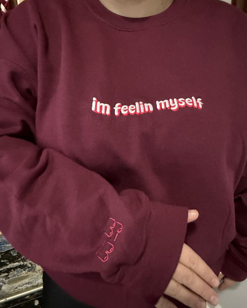 Maroon & front view of the I'm feelin myself crewneck on model